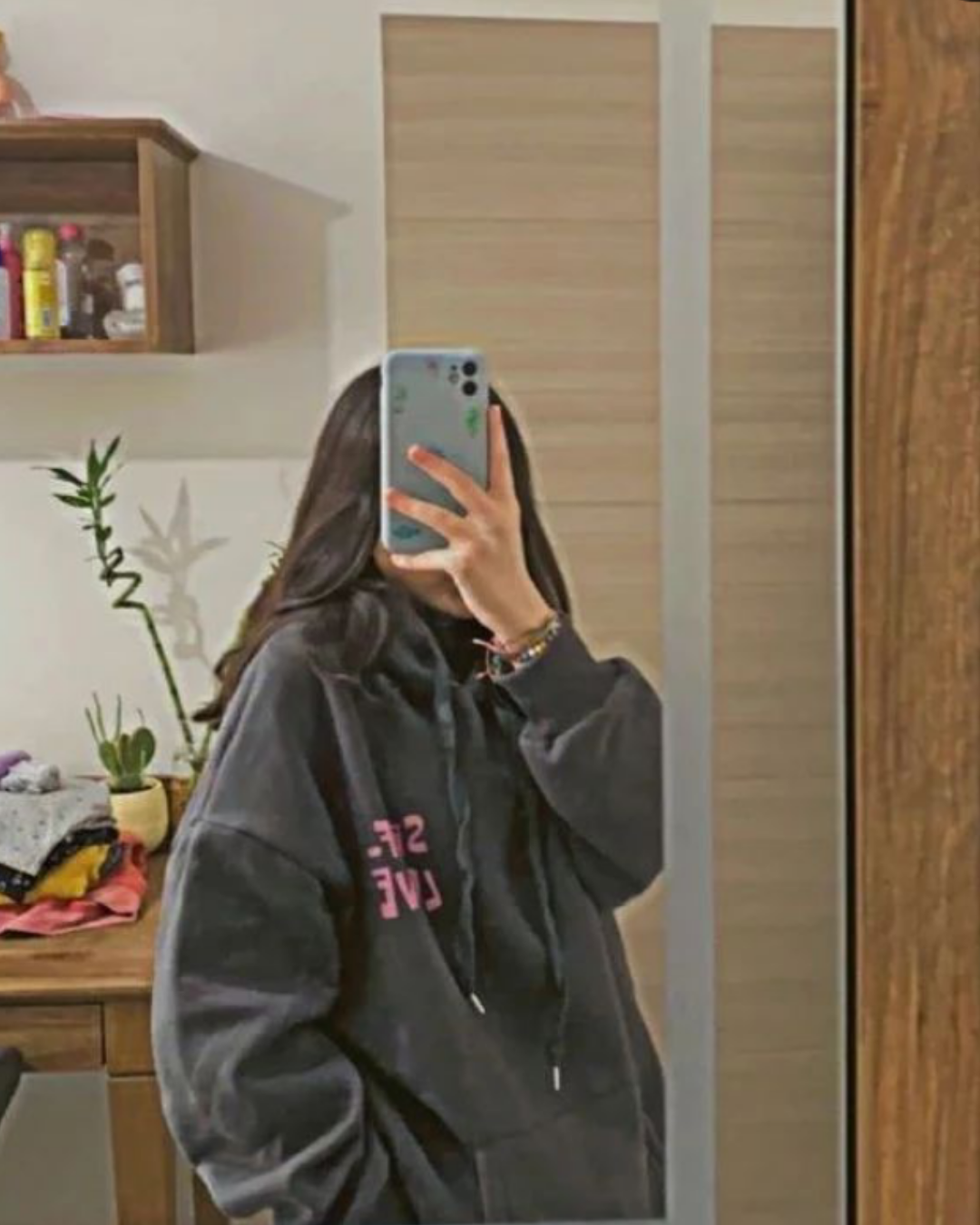 Instagram Stylish Hidden Face Girl Pic